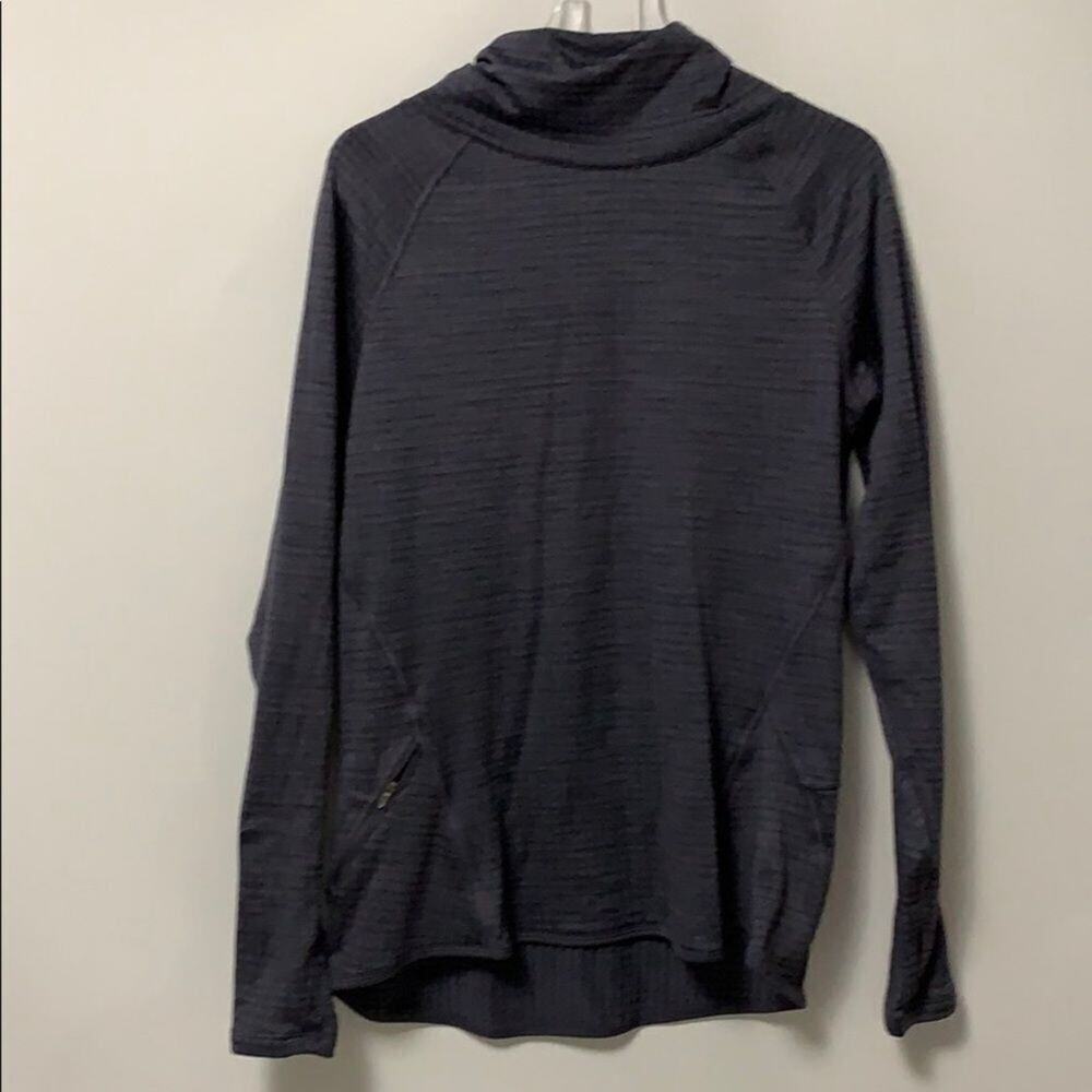 CHAMPIONS  ATHLETIC PULL OVER SIZE M‎